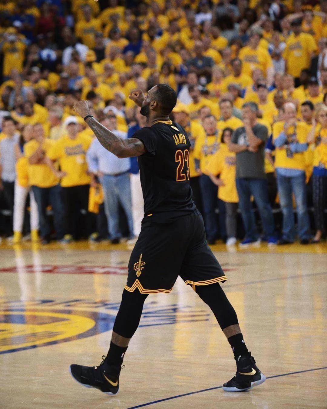 琴的对比手 琴的对比手